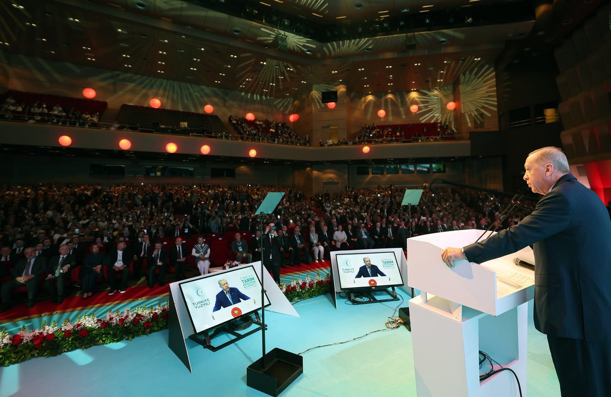 Cumhurbaşkanımız Recep Tayyip Erdoğan, Haliç Kongre Merkezi'nde 'Sürdürülebilir Tarım ve Tarımda Markalaşma' temasıyla düzenlenen Ziraat Bankası Tarım Ekosistemi Buluşması'na katıldı.