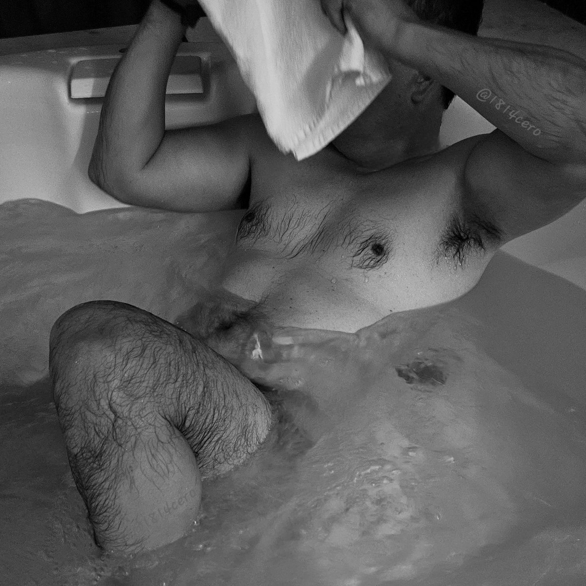 1814cero's tweet photo. viernes de... irse remojando....😈

#wet
#wetman https://t.co/YykcTB19Pe