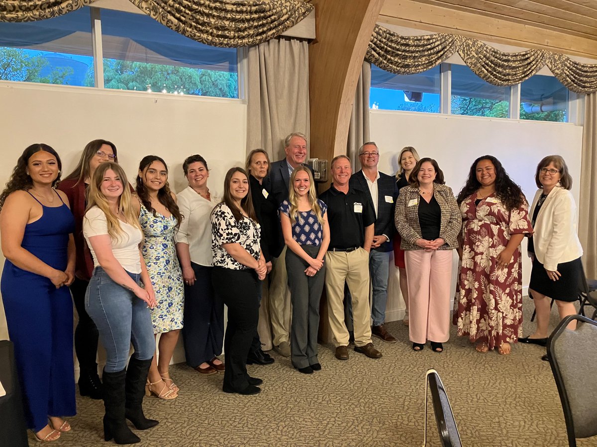 🎉This week, we were proud to join NAWIC Chapter 96 for their Industry Dinner! M. Davis was well represented at this event, which celebrated Woman of the Year award, Block Kids Competition Winner, and a powerful keynote presentation. ✨#NAWIC #WomenInConstruction #mdavisproud