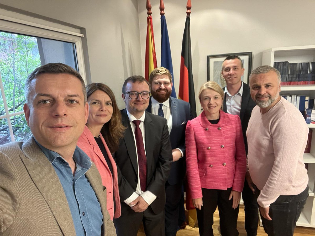 Konrad-Adenauer-Stiftung Skopje (@kas_mkd) on Twitter photo 📢 Изразуваме благодарност за посетата на Александер Берибес , Координатор на Фондацијата Конрад Аденауер за Западен Балкан и Југоисточна Европа на канцеларијата на КАС во 🇲🇰, воедно се радуваме на продолжување на добрата соработка 🤝 и во иднина. 📢 Изразуваме благодарност за посетата на Александер Берибес , Координатор на Фондацијата Конрад Аденауер за Западен Балкан и Југоисточна Европа на канцеларијата на КАС во 🇲🇰, воедно се радуваме на продолжување на добрата соработка 🤝 и во иднина.