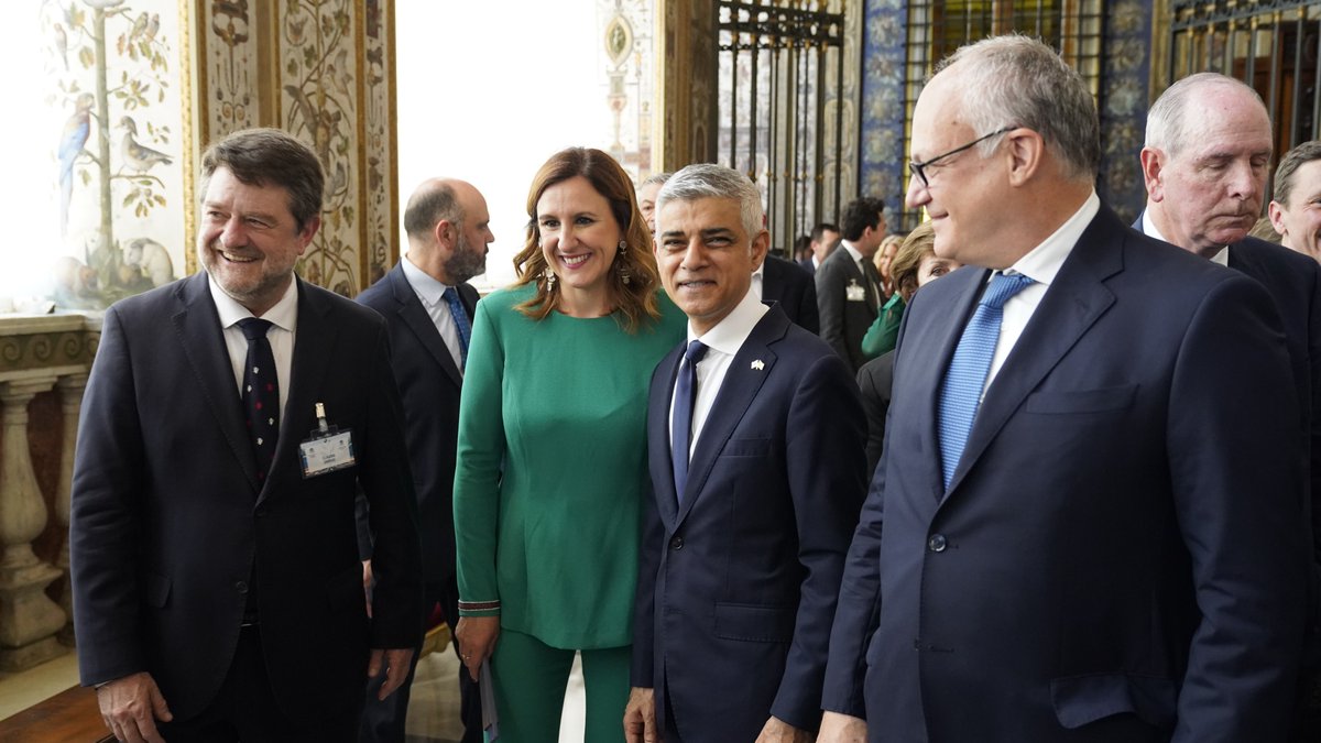 C40 mayors @h_doukas @MayorWu @SadiqKhan @Anne_Hidalgo @gualtierieurope @ricardo_nunessp @Orrego & @yokohama_koho met @Pontifex for the Vatican climate summit, making a united call for stronger multi-level collaboration on climate action. Read highlights: c40.org/news/pope-fran…