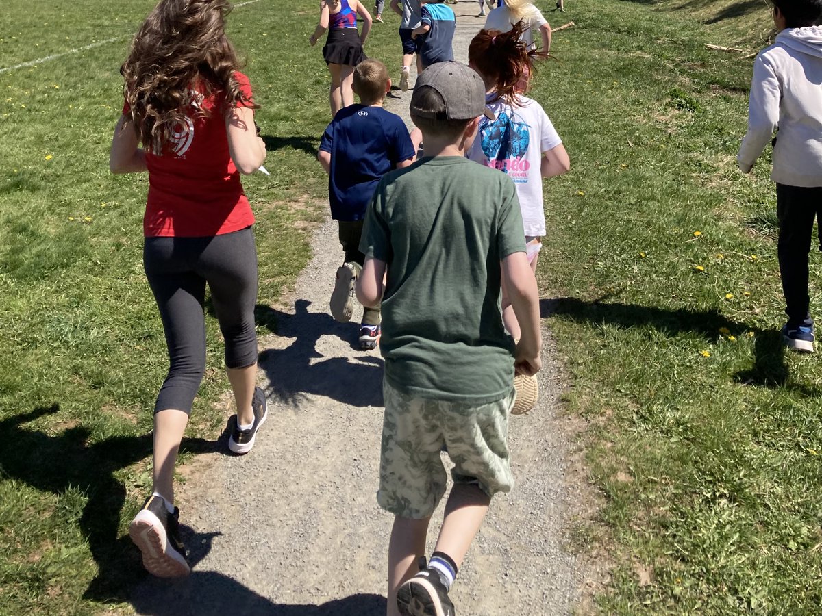 Teacher Charlotte Young has many helpers for the KRC at @Millwoodelemen1. Great organization and teamwork! Good luck to the large group of Millwood runners heading to the @BNMarathon Doctors Nova Scotia Youth Run tomorrow!