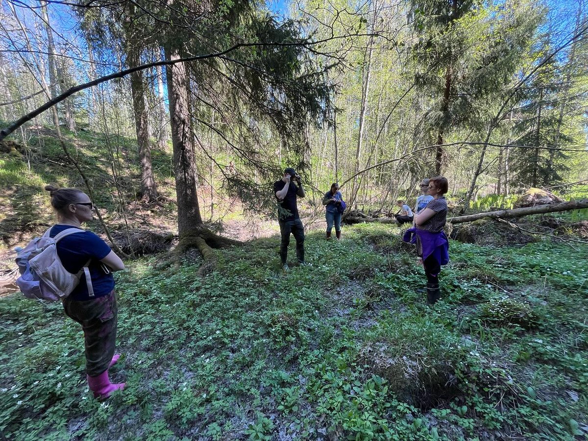 Vietimme eilisen <a href="/tuusulankunta/">Tuusulan kunta</a> eräässä puronvarressa pohtimassa ekologisen kompensaation erityishaasteita virtavesiin kohdistuvien haittojen ja hyvitysten arvioinnissa. Retkeily oli <a href="/boost_stn/">Boost for biodiversity offsets</a> ja <a href="/SYKEinfo/">Suomen ympäristökeskus</a> kompensaatiopilottihankkeen yhteistyötä. <a href="/saijakol/">Saija Koljonen</a> <a href="/uniofjyvaskyla/">University of Jyväskylä</a>