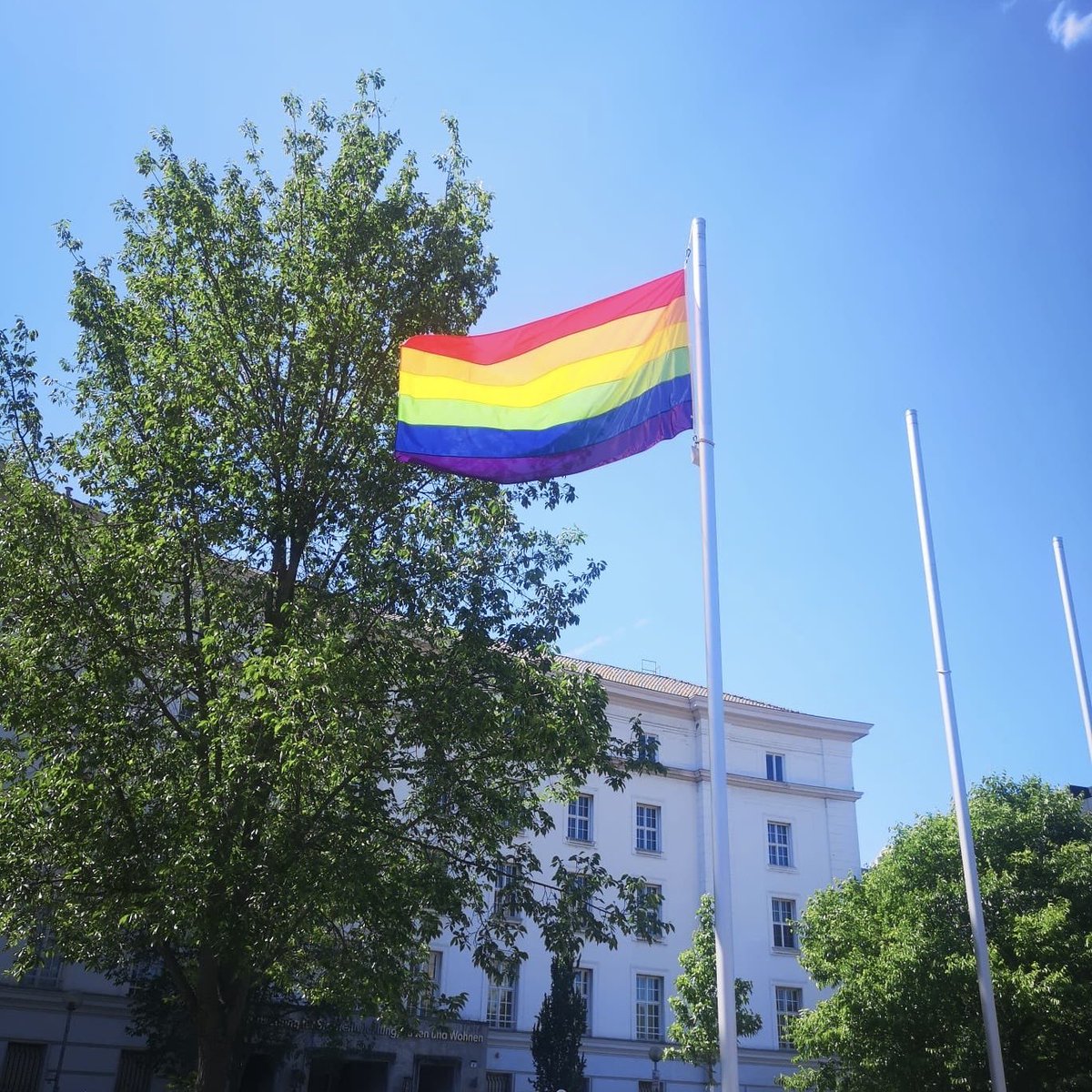 Wir zeigen Flagge gegen Hass! #IDAHOBIT