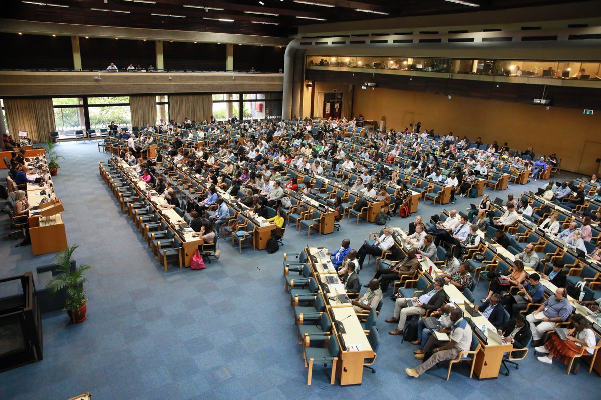 Delegates at #SBSTTA26 meet in plenary to address conference room papers, initiating their work on matters related to the work programme of the Intergovernmental Science-Policy Platform on #Biodiversity and Ecosystem Services. #IPBES