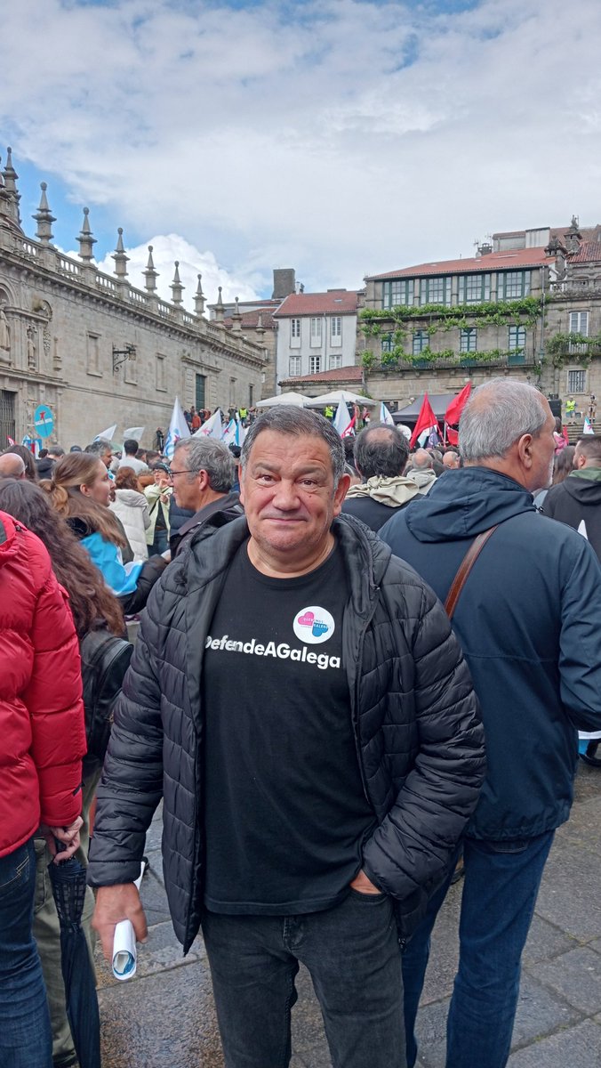 Amemos o galego sempre, non só hoxe como fai a prensa subvencionada por unha <a href="/Xunta/">Xunta de Galicia</a> que volveu desprezar a manifestación en Compostela a prol da nosa lingua. E amemos a galega para que sexa libre, honesta e plural.
#DefendeOGalego <a href="/DefendeAGalega/">DefendeAGalega</a>
#VenresNegro313CRTVG