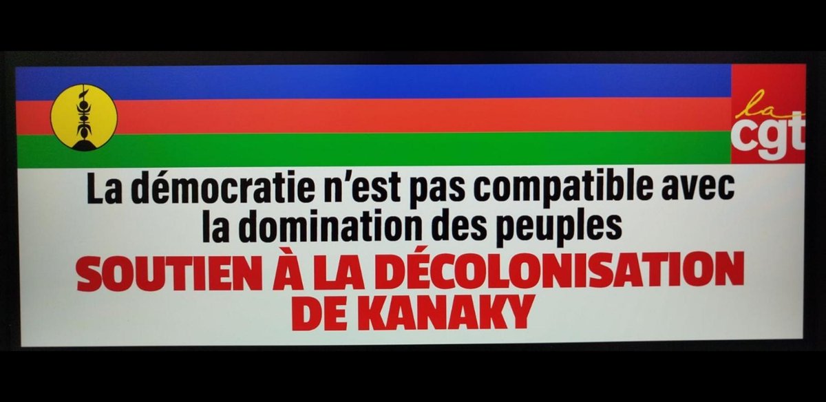 À #Toulouse, la @Cgt31 a accroché cette banderole à la Bourse du travail, lors du passage de la flamme olympique #Paris2024 #Kanaky #NouvelleCalédonie 🇳🇨 La police est en train d'essayer de l'enlever...