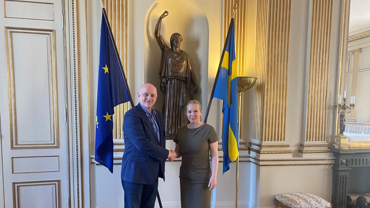 State Secretary @sigriddiana presented a large increase of Swedish support to the @EEDemocracy during ED @j_pomianowski visit in Stockholm today. The European Endowment for Democracy #EED promotes democracy in Europe’s neighbourhood and beyond by supporting free and independent
