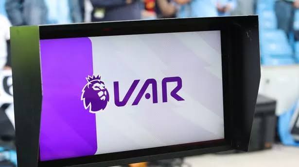 🚨 JUST IN: FIFA has held the first trials of a new system of VAR which allows coaches to challenge a referee's decision, rather than the reviews only being undertaken by video officials. Each team will be able to make two challenges per match. If the challenge is successful,