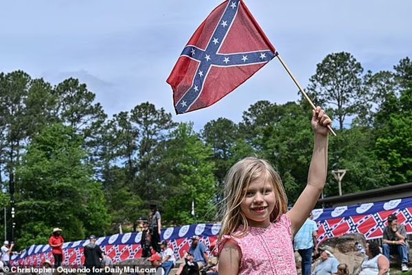 Reflecting on Confederate Memorial Day southernnation.org/featured/refle… #FreeDixie #DeoVindice #FJB