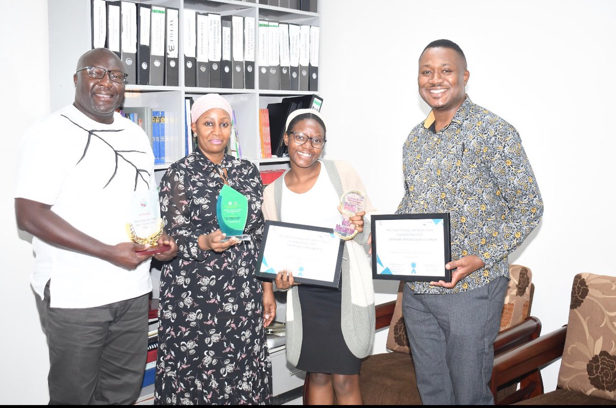 Ms. Prima Birungi, a Fourth Year student at @MakerereLaw has handed over trophies acquired during her term as President of @MakMootSociety to the Principal @MakerereLaw Prof. Ronald Naluwairo. Also in attendance were: Dr. Zaharah Nampewo & @druhweza, Patron @MakMootSociety