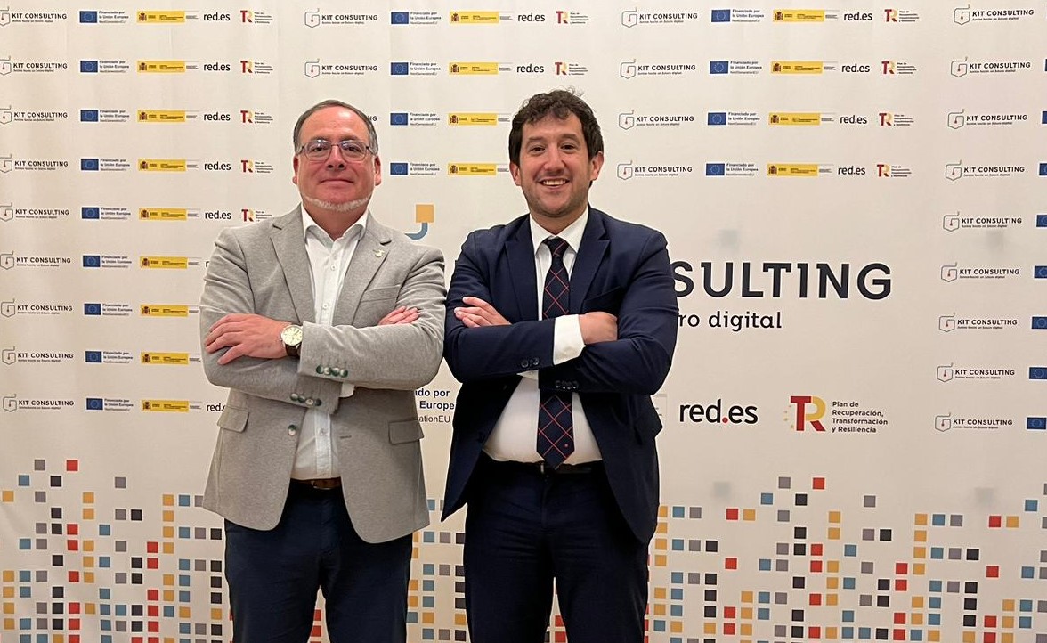 CyberLur (@cyberlures) on Twitter photo Hoy nuestro vicepresidente <a href="/juliocesarlopd/">Julio César Miguel</a> ha asistido a la presentación del #KitConsulting de la mano del <a href="/mintradigital/">Ministerio Transformación Digital Función Pública</a> y <a href="/redpuntoes/">Red.es</a> . Ya está abierto el proceso de adhesión de agentes digitalizadores red.es/es/iniciativas… Hoy nuestro vicepresidente <a href="/juliocesarlopd/">Julio César Miguel</a> ha asistido a la presentación del #KitConsulting de la mano del <a href="/mintradigital/">Ministerio Transformación Digital Función Pública</a> y <a href="/redpuntoes/">Red.es</a> . Ya está abierto el proceso de adhesión de agentes digitalizadores red.es/es/iniciativas…