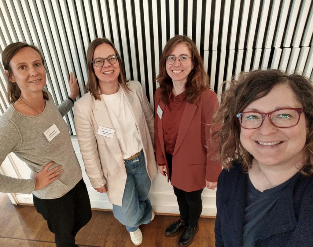 📸 Abschiedsfoto mit Sandra Krapf (<a href="/ifb_bamberg/">Familienforschung</a> ) &amp; Pauline Kleinschlömer (<a href="/MZESUniMannheim/">MZES Uni Mannheim</a>/@uni_bamberg_or) - danke für die Organisation der Frühjahrstagung der #DGSFamilie <a href="/DGSoziologie/">DGS</a>! Wer nicht teilnehmen konnte: am 7./8.11.2024 findet die Herbsttagung in Osnabrück statt!