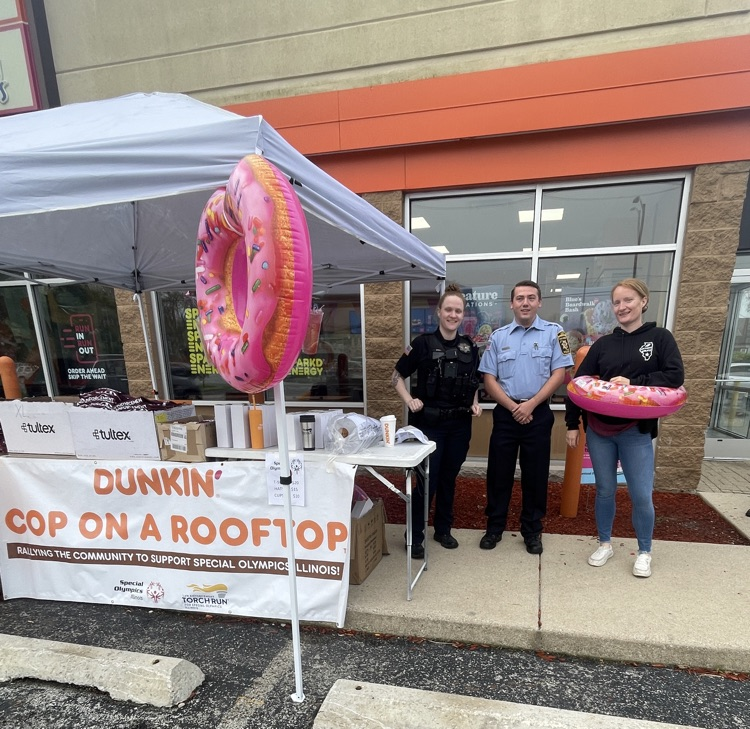 Our favorite OF Alums were at our OF @Dunkindonuts to help raise money for the @SO_Illinois! Thanks for continuing the Bengal tradition and giving back to the community! #TheBengalWay @cityofoakforest
