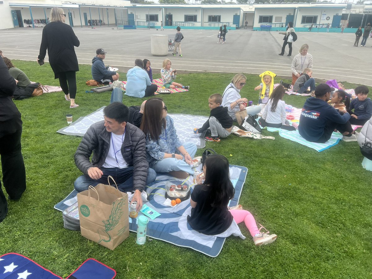 Yesterday’s 'Lunch on the Yard' with our 1st grade families was a huge success! 🥪 Wonderful to see everyone come together and enjoy the beautiful day. #schoolcommunity #FamilyEngagement