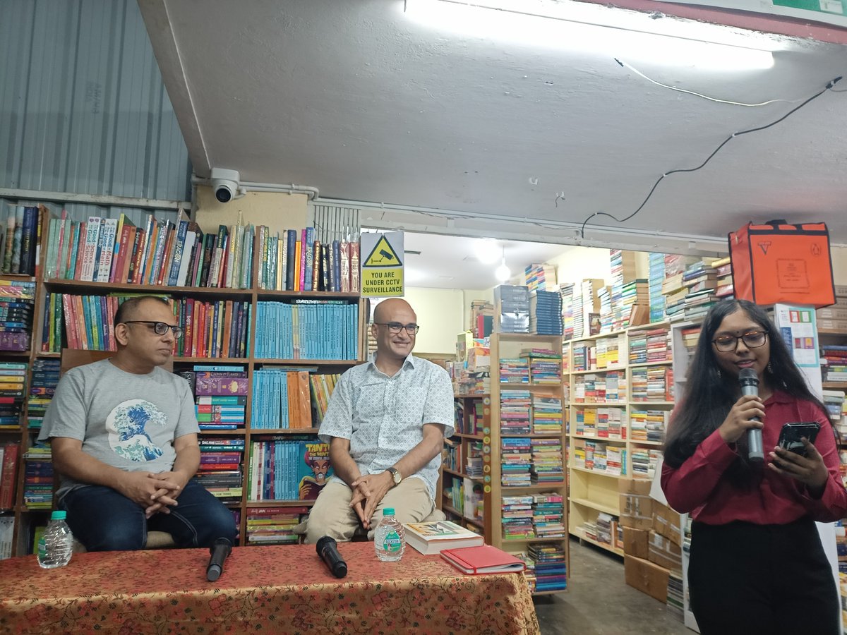 Getting to meet two legends in person. @arunava @vasudhendra7 at @bookworm_Kris Feeling happy 😊