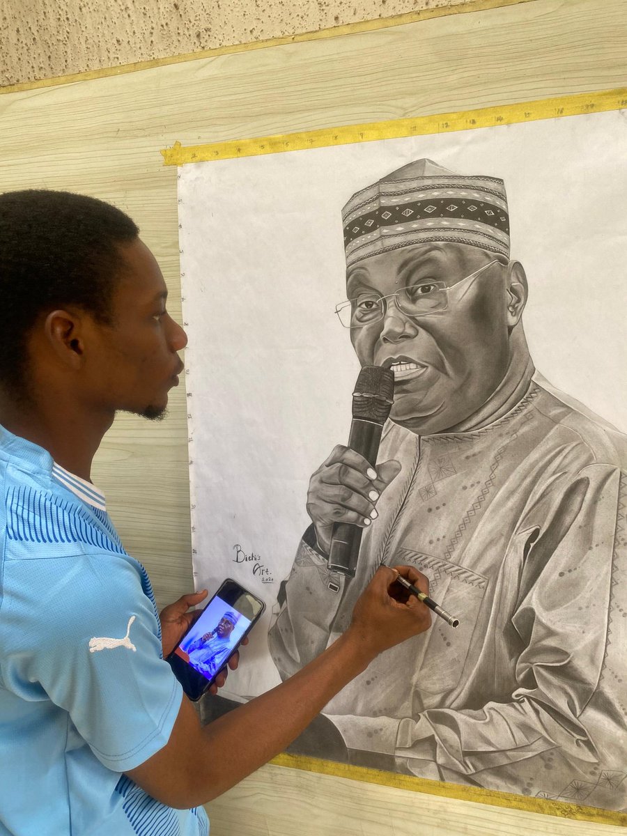 bichi_nazeer's tweet image. I made this pencil drawing of H.E @atiku (wazirin Adamawa) with Charcoal pencils on A1 paper, and I want to present it to him, I believe he&apos;ll love it when he sees it. 

Twitter please do your thing.🙏