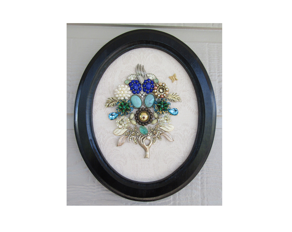 Framed Jewelry Art Flower Bouquet In Oval Frame #NOWONSALE #FramedJewelryArt #VintageJewelry #Handcrafted #OriginalDesign #HomeDecor #MomSisGift etsy.me/44HVdJH via @Etsy