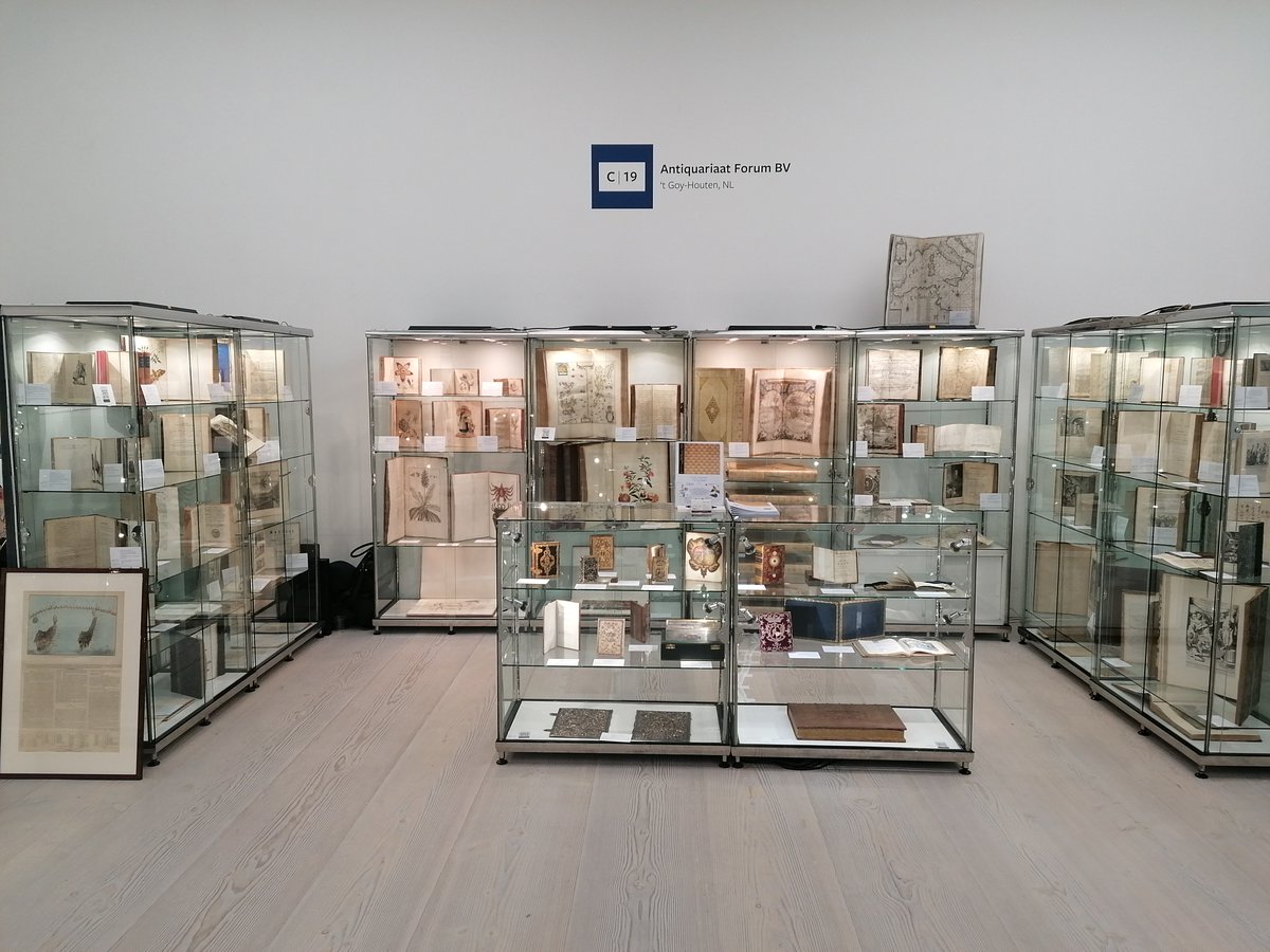 ForumRareBooks's tweet photo. Stand C19 @FirstsLondon at Saatchi Gallery before opening. Come visit us today, tomorrow and/or Sunday!
Check out website for our fair catalogue.
#firstslondon #firstslondon2024 #bookfair #rarebookfair #bookcollectors #bookcollecting #rarebooks #antiquarianbooks #bookshelves https://t.co/Q3eC8mothG