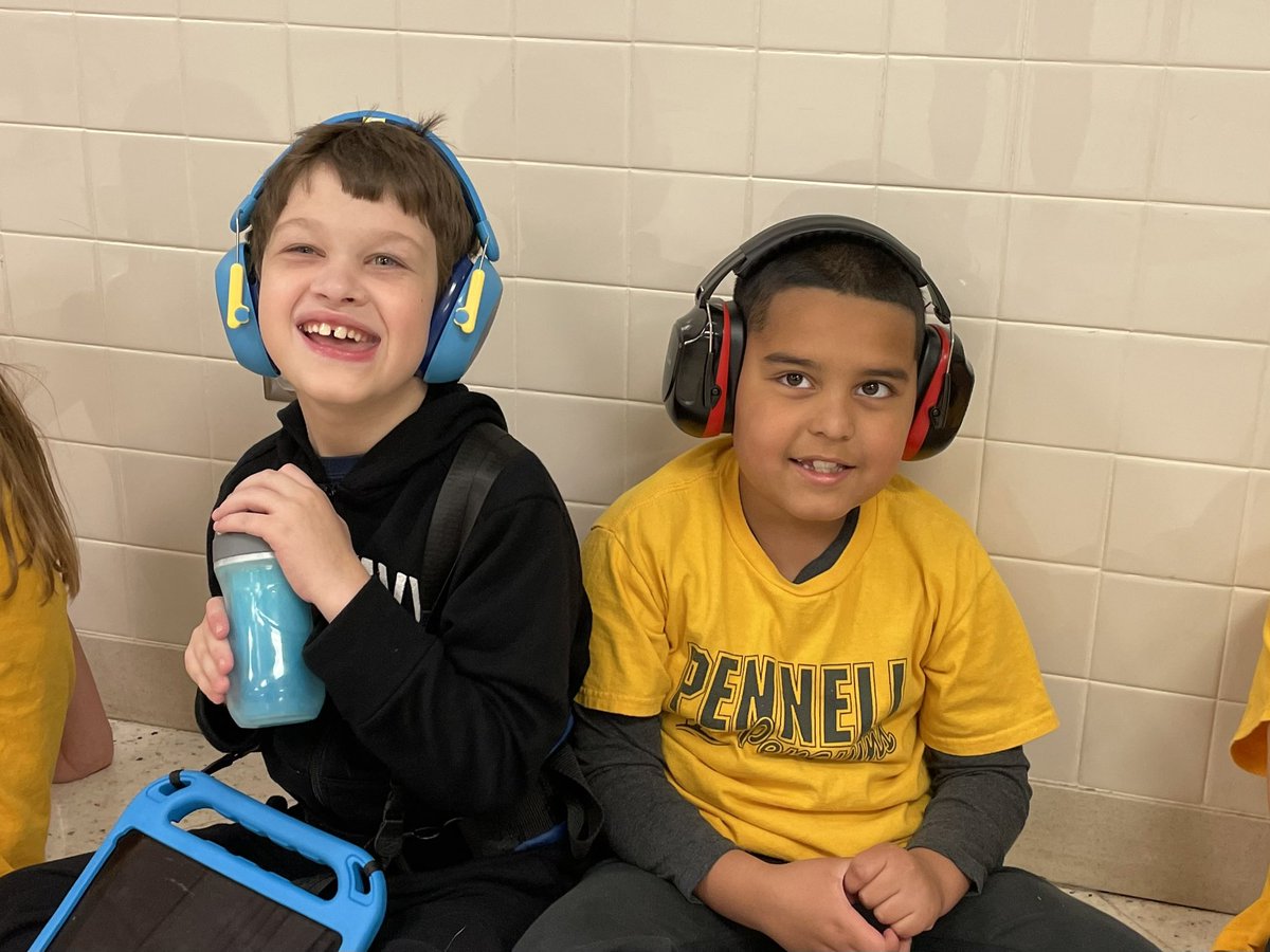 2 best buds heading off to their field trip! Have fun, second grade!! 🚌💐🦋