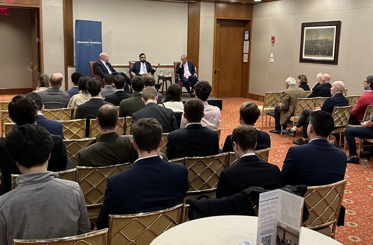 🧵1/2: Last night, our AHS New York City Professional Chapter hosted an event on Emerging Technologies in Gray Zone Warfare featuring Jamil N. Jaffer and Dr. Divyansh Kaushik. #AHSProfessionalChapterEvents @MasonNatSec @jamil_n_jaffer