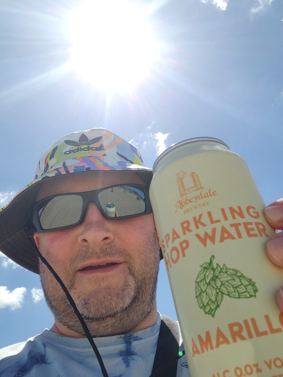 Sparkling Hop Water on tour! Our Mick is in sunny Cornwall this weekend and these cans of spritzy, zesty, alcohol free Amarillo infused refreshment are proving the perfect way to stay hydrated! Get your own at abbeydalebrewery.co.uk/shop 🌞