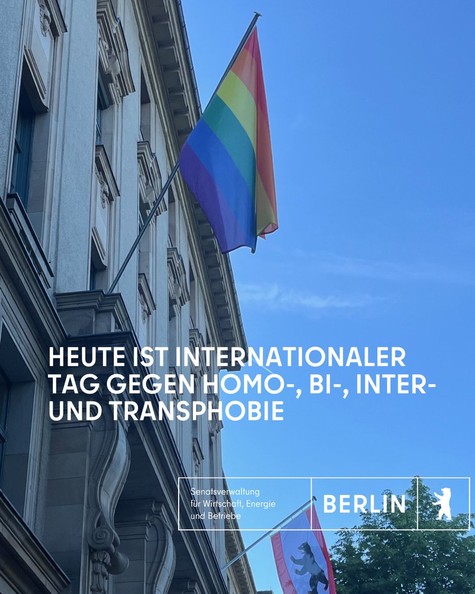Zum heutigen #IDAHOBIT wurde auch an der Senatsverwaltung für Wirtschaft, Energie und Betriebe die Regenbogenflagge gehisst. Der Senat von Berlin spricht sich klar gegen jede Form der Diskriminierung aus und tritt entschieden für die Rechte der LGBTQI+ Community ein.
