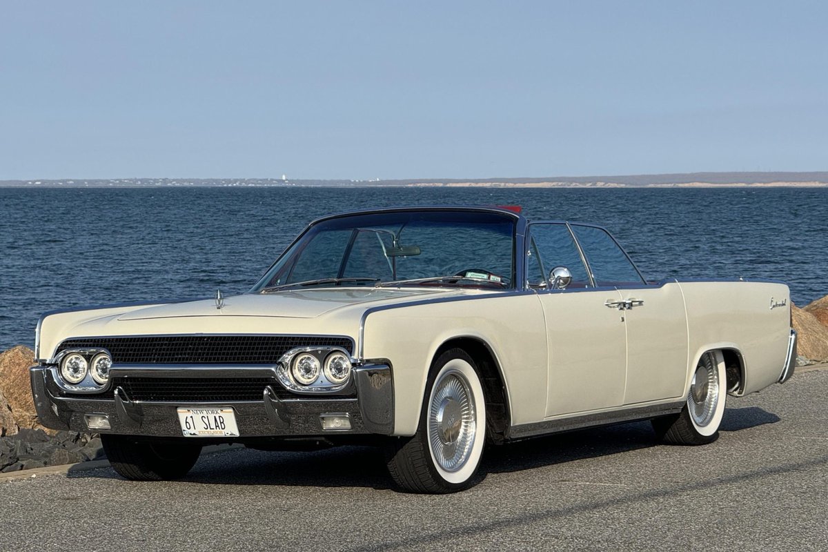 Now live at BaT Auctions: 1961 Lincoln Continental Convertible. bringatrailer.com/listing/1961-l…