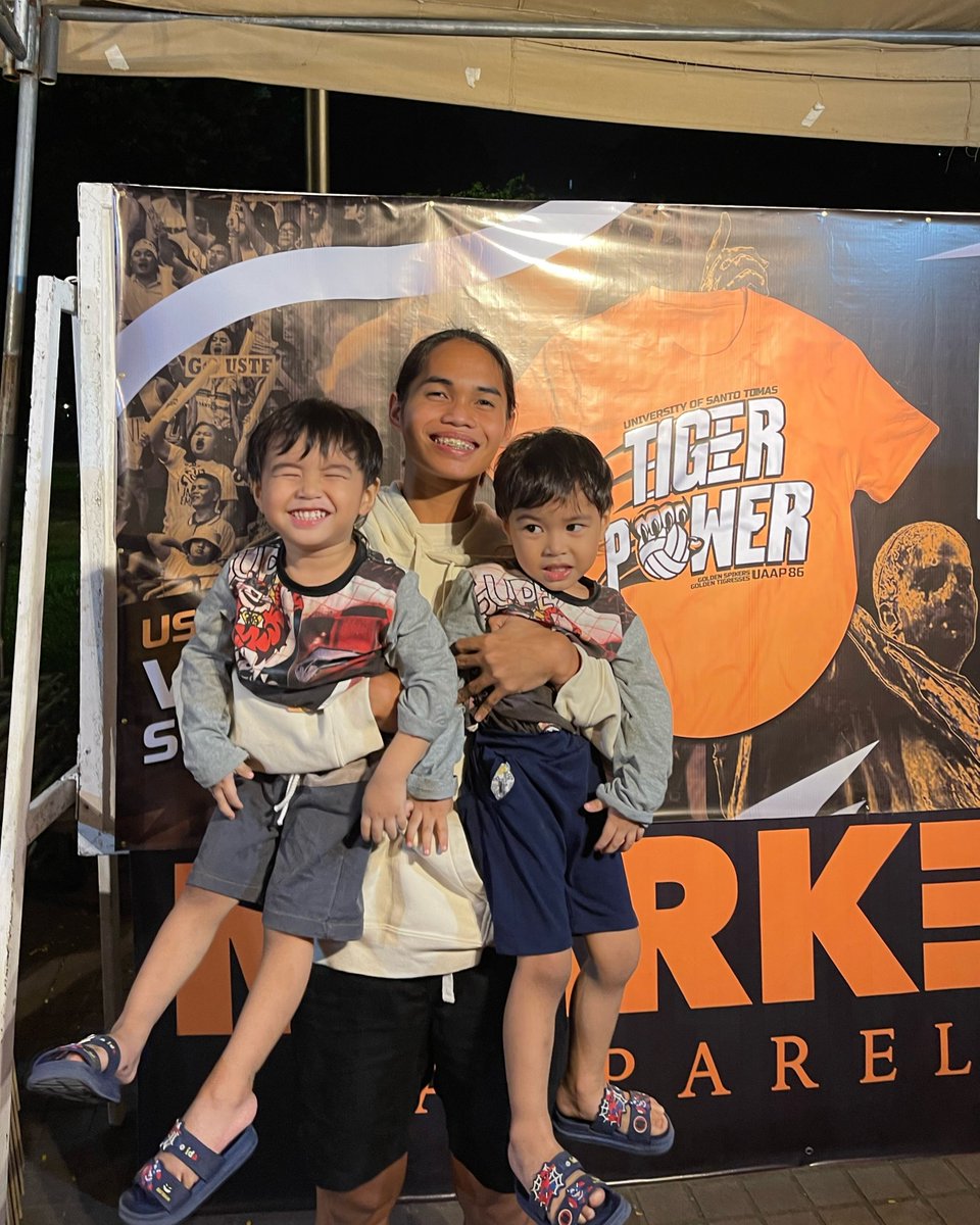 LOOK: Our Super Rookie visited us at the booth with her two cute pamangkin/s before we closed our booth today. It's delightful to see our athletes smiling after the tough games we've been through. 💛

#UAAPSeason86 #UAAPVolleyball #GetMarkedNow #USTvsNU #UAAPFinals