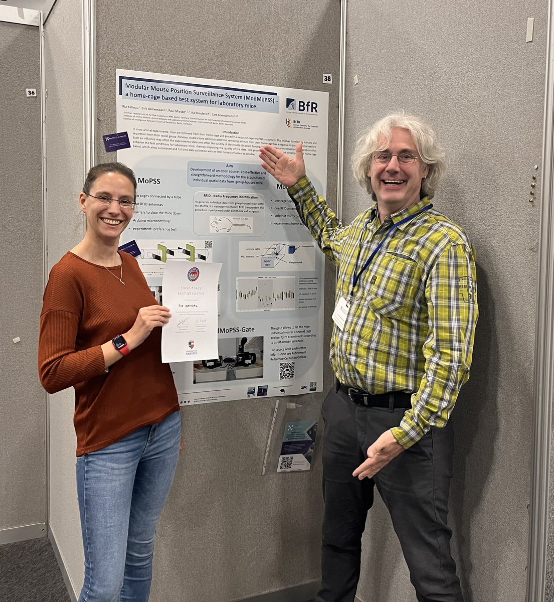 Pia Kahnau (@pkahnau) on Twitter photo We won the poster prize at #MeasuringBehavior2024
😃😃😃
Many thanks to <a href="/mbconference/">Measuring Behavior</a> for this great conference in Aberdeen!
#MB2024
<a href="/bfrde/">BfR | Bundesinstitut für Risikobewertung</a>
<a href="/Bf3R_centre/">Bf3R_centre</a> We won the poster prize at #MeasuringBehavior2024
😃😃😃
Many thanks to <a href="/mbconference/">Measuring Behavior</a> for this great conference in Aberdeen!
#MB2024
<a href="/bfrde/">BfR | Bundesinstitut für Risikobewertung</a>
<a href="/Bf3R_centre/">Bf3R_centre</a>