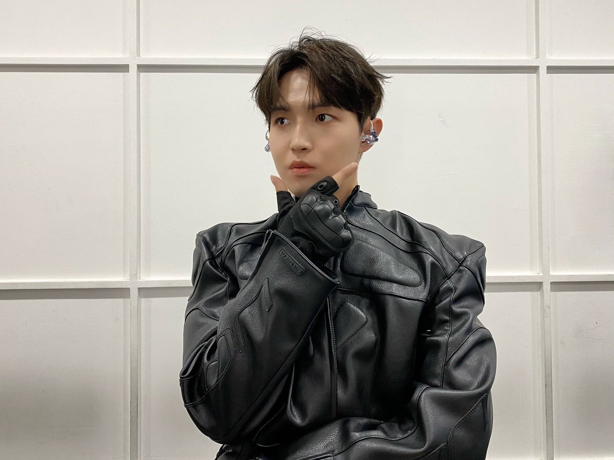 김재환 KIM JAE HWAN tweet media