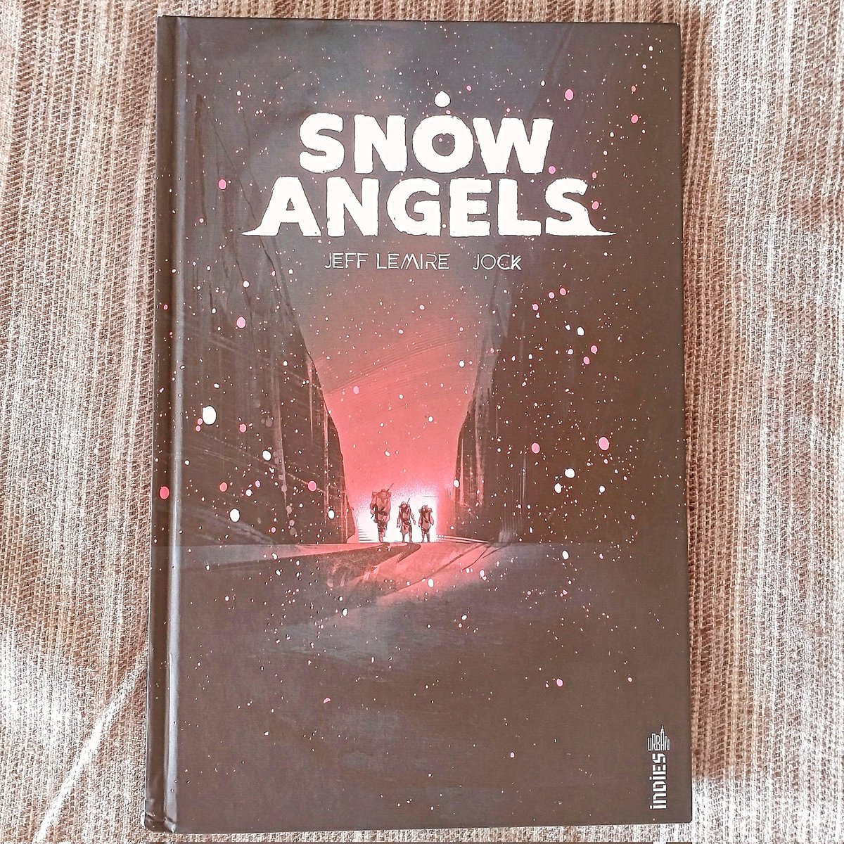 Soyez pas frileux ! On part découvrir Snow Angels en vidéo. Chez @UrbanComics 
De #JeffLemire et #Jock 
youtu.be/o0uPEIsAZ4E?si…

#bd #comics #comicbook #livres #comicbook