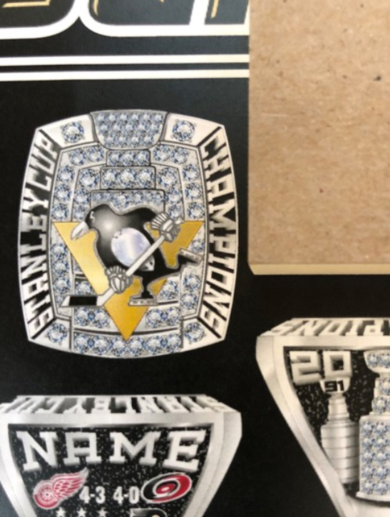 #FindArtFriday: This gold and diamond 2009 Stanley Cup Championship ring  weighs 83.6 grams.  

Report tips to tips.fbi.gov/home and reference number 00959. 

See more stolen art at artcrimes.fbi.gov