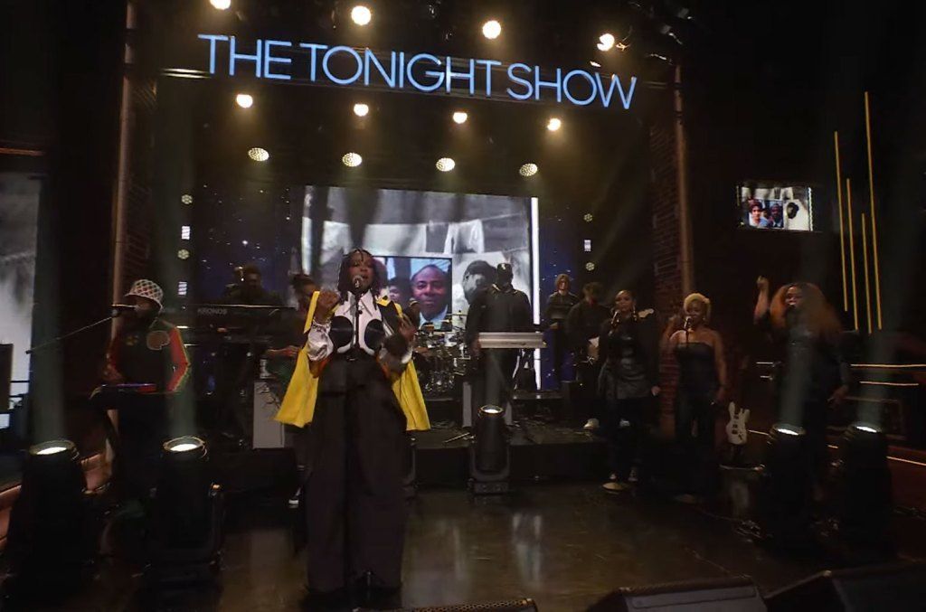 Watch Lauryn Hill & YG Marley Perform a Mother-Son Medley on ‘The Tonight Show’ buff.ly/4bHqChF #LaurynHill #YGMarley #TonightShow #JimmyFallon