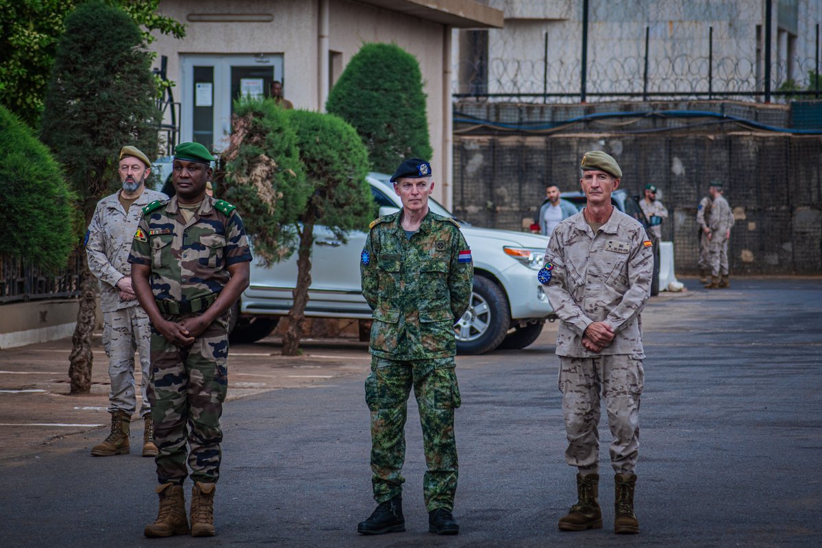 Après plus de onze ans au Mali, EUTM Mali fait ses adieux avec la satisfaction du travail fait. Plus de 20000 soldats maliens ont été formés par nos soins. L'UE continue de soutenir le Mali, ici et en Europe 🇪🇺 🇲🇱🇲🇱MERCI MALI 🇲🇱🇲🇱!!! @eu_eeas @EMADmde #europeanunion #mops