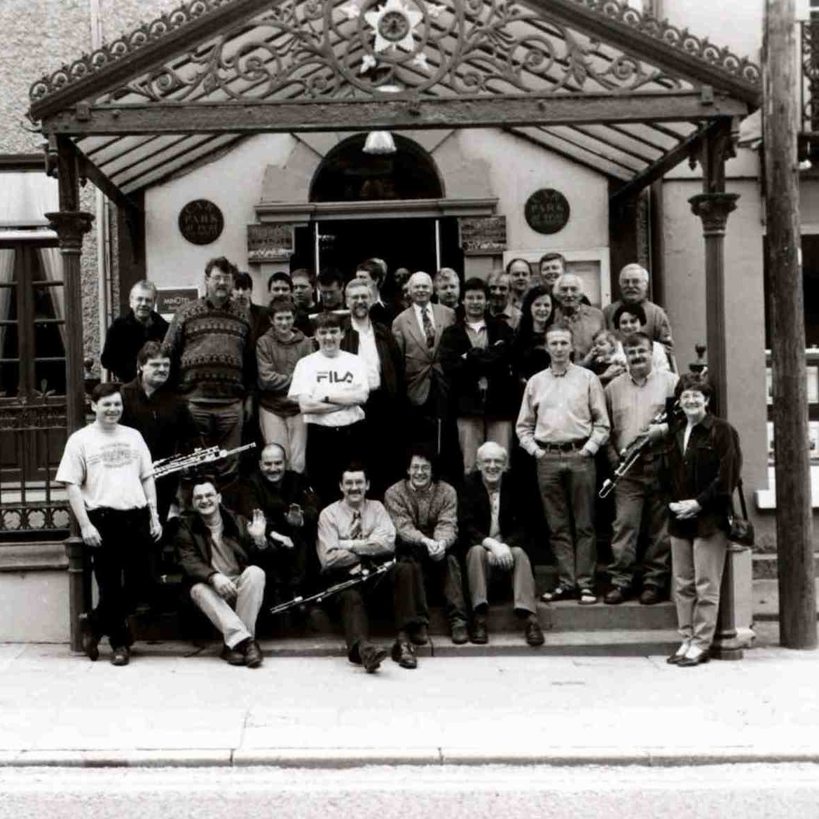 #Tionól24 will take place in the @AnnerHotel, Tipperary on 24-26 May!

To register for classes and/or the meal - contact info@pipers.ie

Photo taken at the Tionól in Kilkenny 1999

#napiobairi #uilleann #sharingthesound @artscouncil_ie