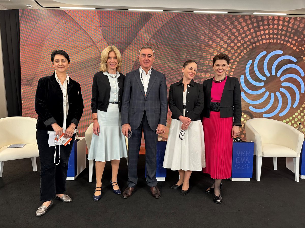 Thrilled to share highlights from the session 'Bridging the Divide: Civil Society Engagement for Regional Impact' at the @EBRD Annual Meeting. Thanks to Melinda Crane-Roehrs for moderating this panel with insights on civil society's role in #Armenia and the region. 🔹 Luiza