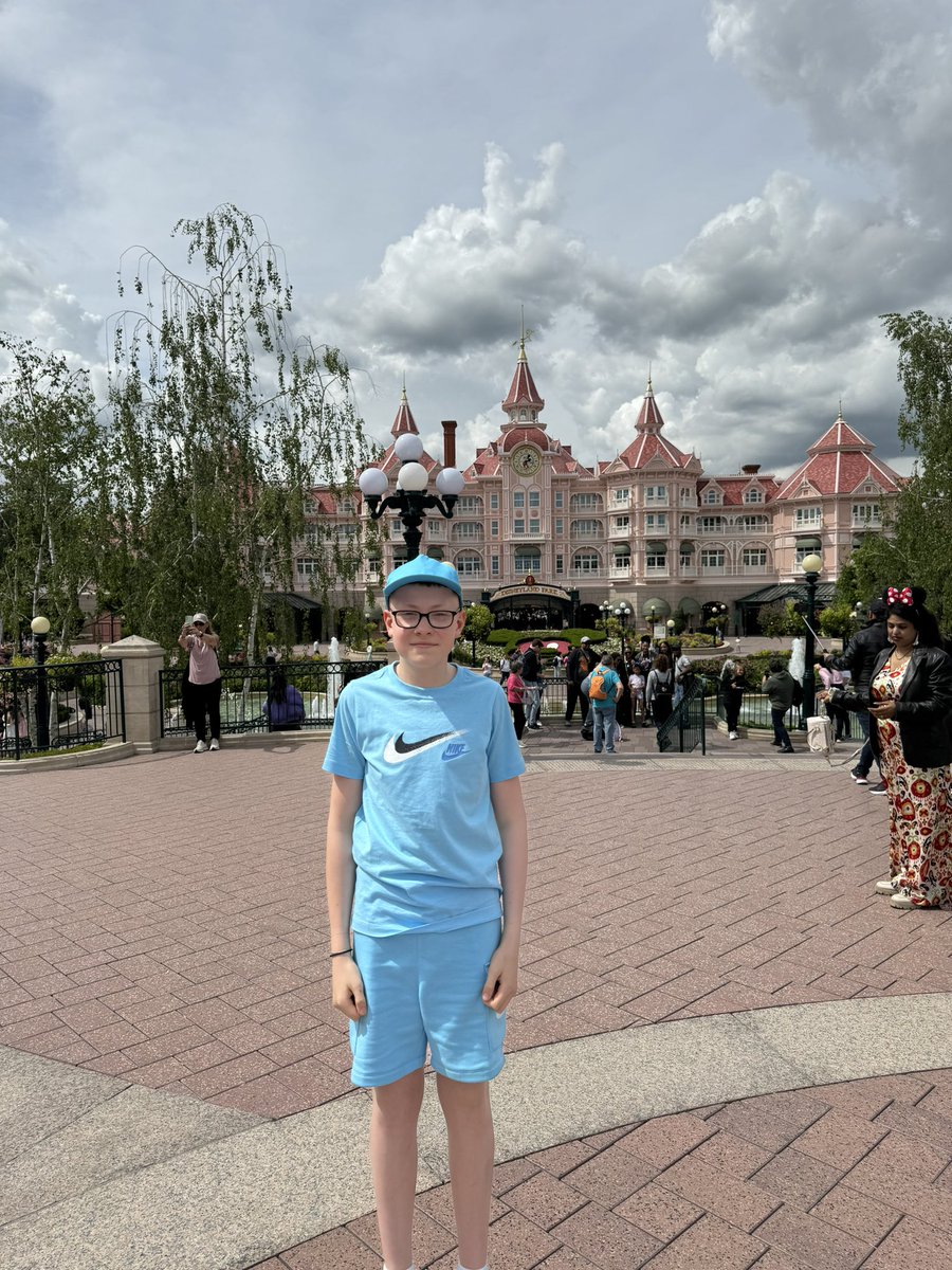 MissSHughes4's tweet image. Someone got the memo #bluecap #Paris2024 @STA_Maths @StThomasAqSec