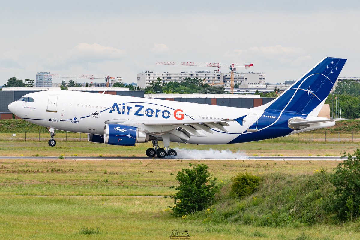 The beauty of the day! The #Airbus A310 Air Zéro G after thirty parabolas for the 'Rêve de gosse' association. 😍 #planespotting #avgeek