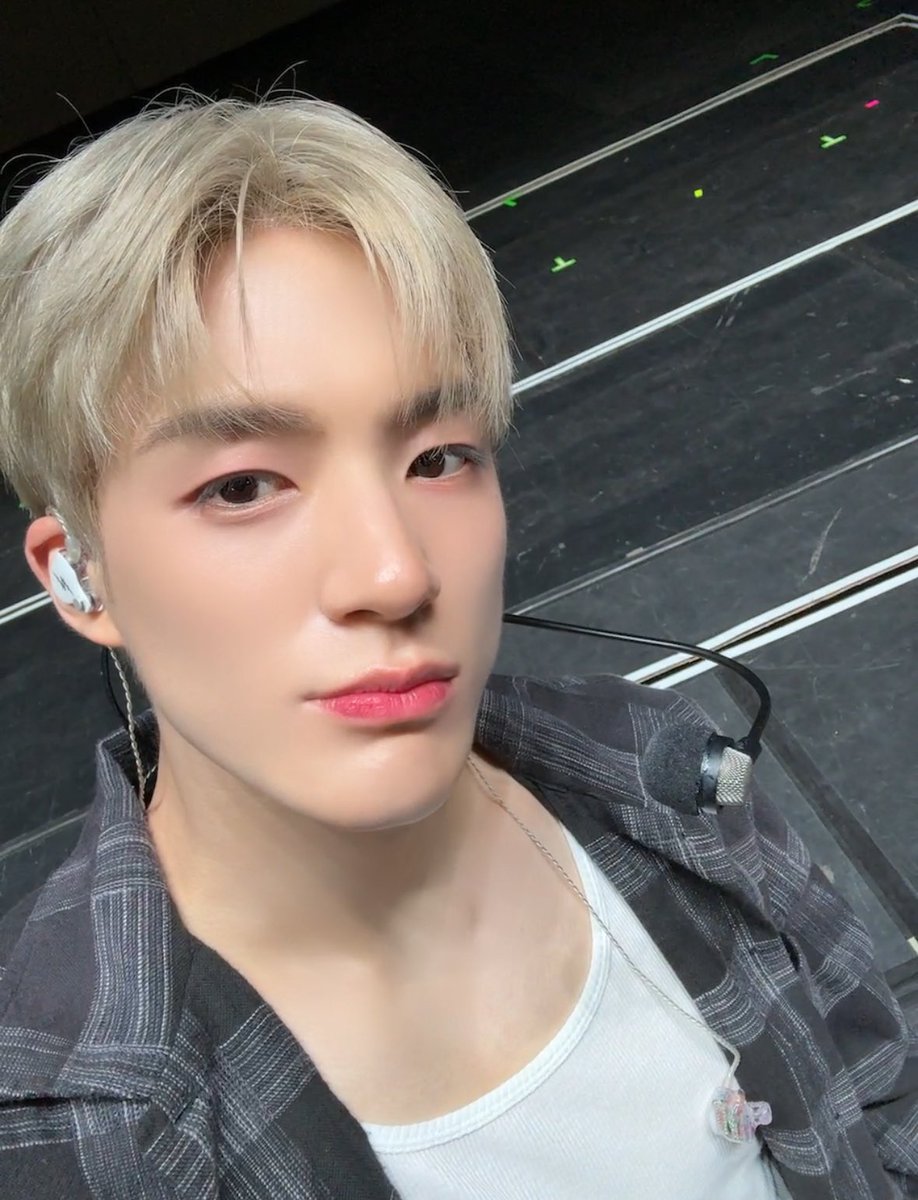 jenowley's tweet image. JENO LOOKS SO GOOD