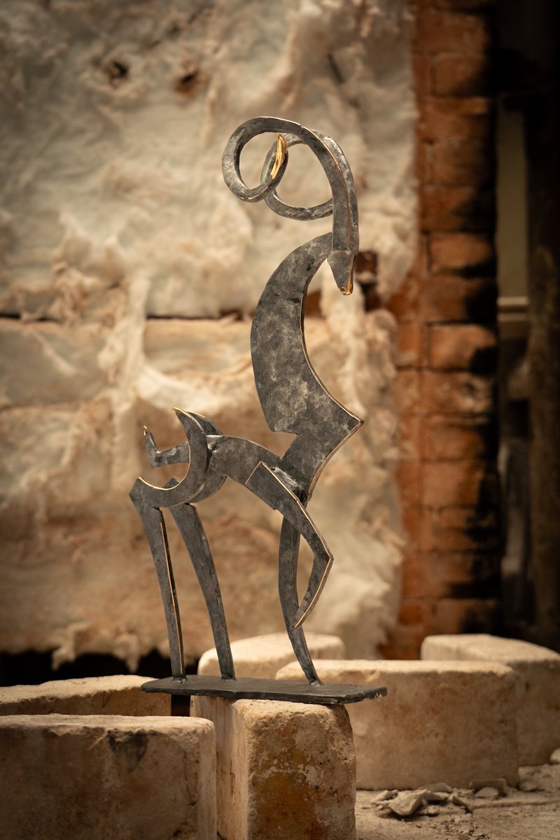 Known for his animal sculptures, and in particular his gorgeous horses and goats, his boxy rams and his two dimensional hares, this gorgeous piece by renowned Irish sculptor Seamus Connolly, is a ‘stop you in your tracks’, striking piece of original Irish art. #bronze