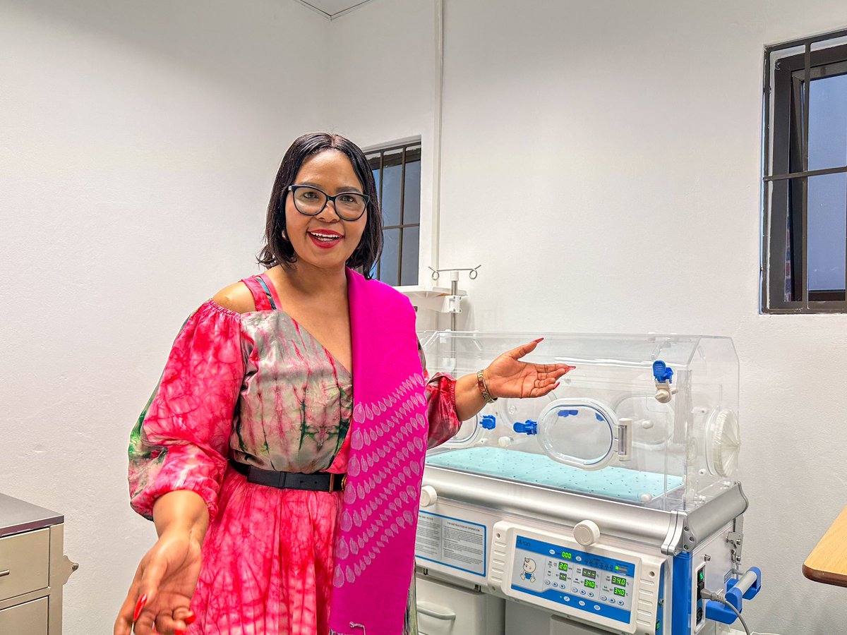 MEC @NkomoNomantu together with @CityofJoburgZA Mayor Kabelo Gwamanda and the MMC for Health and Social Development, Ennie Makhafola have officially opened the newly built Westbury Clinic Midwifery Obstetric Unit (MOU).

The MOU is in response to the growing needs for 24-hour