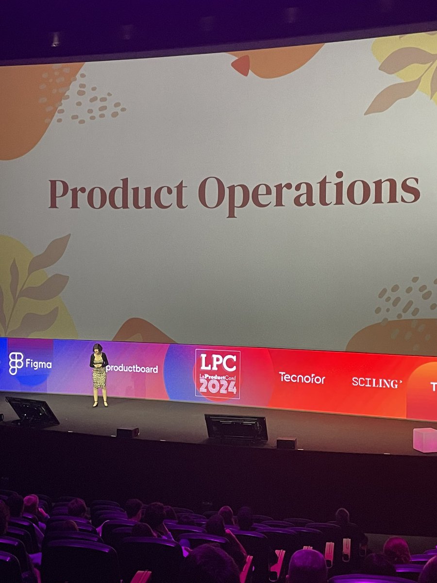 LaProductConfES's tweet image. Después de la merecida pausa para comer y tomar fuerzas… ¡Seguimos! 💪 Un comienzo de la tarde brutal 🔥 con @landi_antonia y @Marta8_97 sobre los escenarios de #ThinkDifferent y #MakeBetter #LPCMAD24