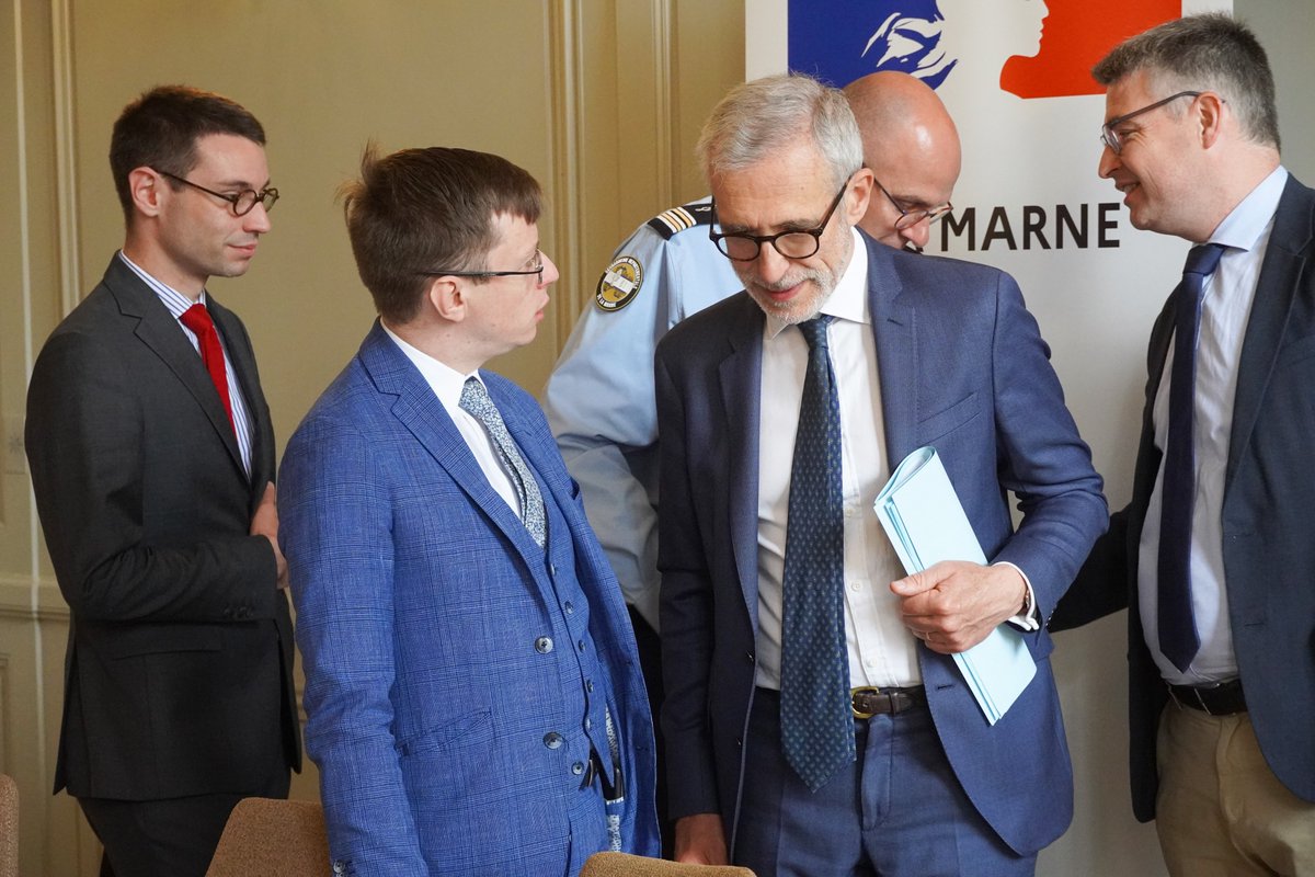 🤝 L’EPSM de la Marne signe une convention de partenariat avec le Préfet, les procureurs de la République, la police, la Maison d’arrêt et la gendarmerie départementale. Ce partenariat a pour objectif d’améliorer et de renforcer la coopération, la réactivité et la sécurité.
