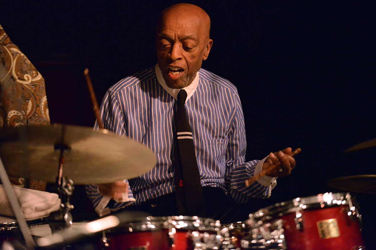 Roy Haynes: Extendend Drum Solo - 1966 youtube.com/watch?v=07HBRU… #jazz #piano #jazzclassics #jazzlegends #art #swing #blues