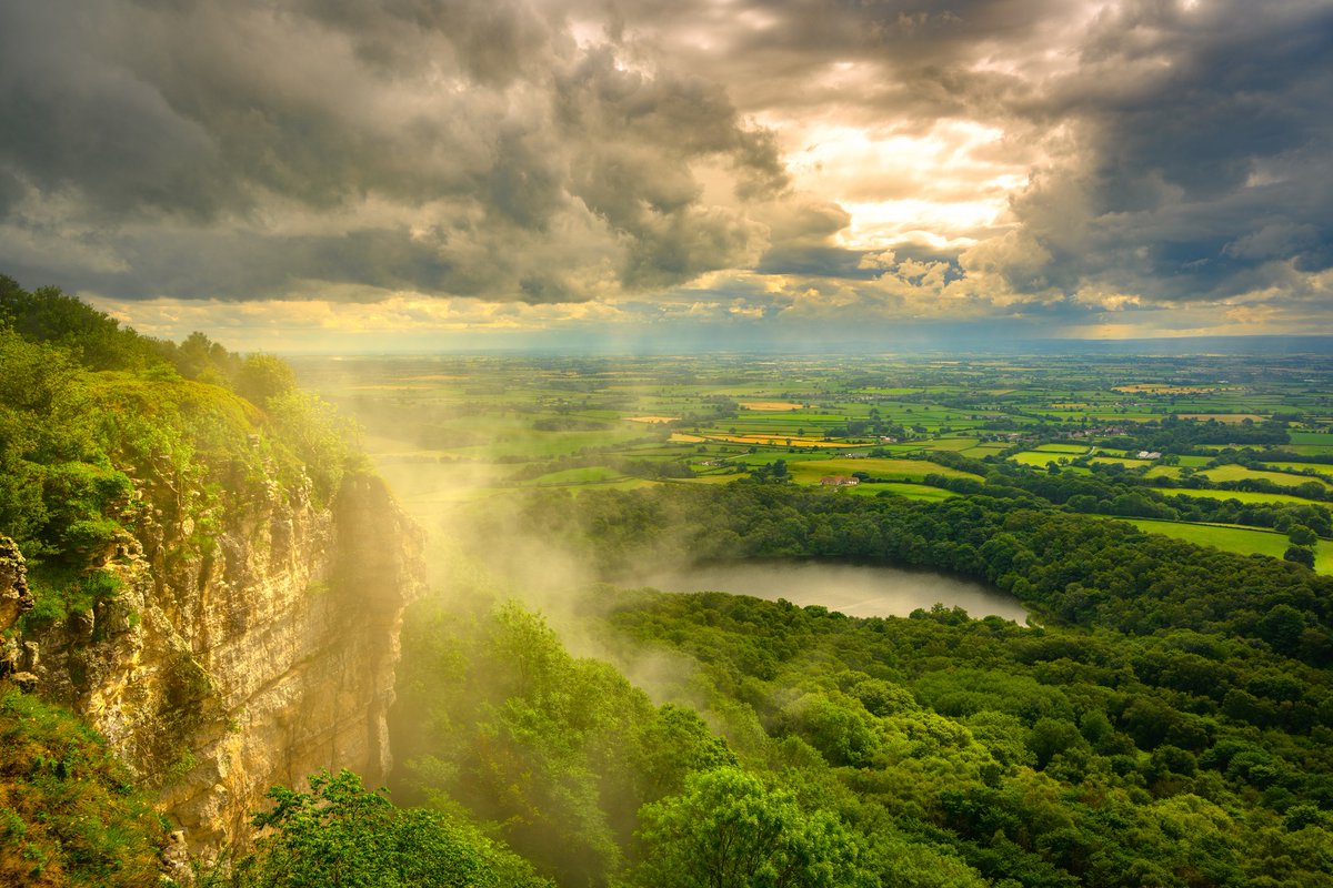 We just had to share this atmospheric shot from Sutton Bank 😍