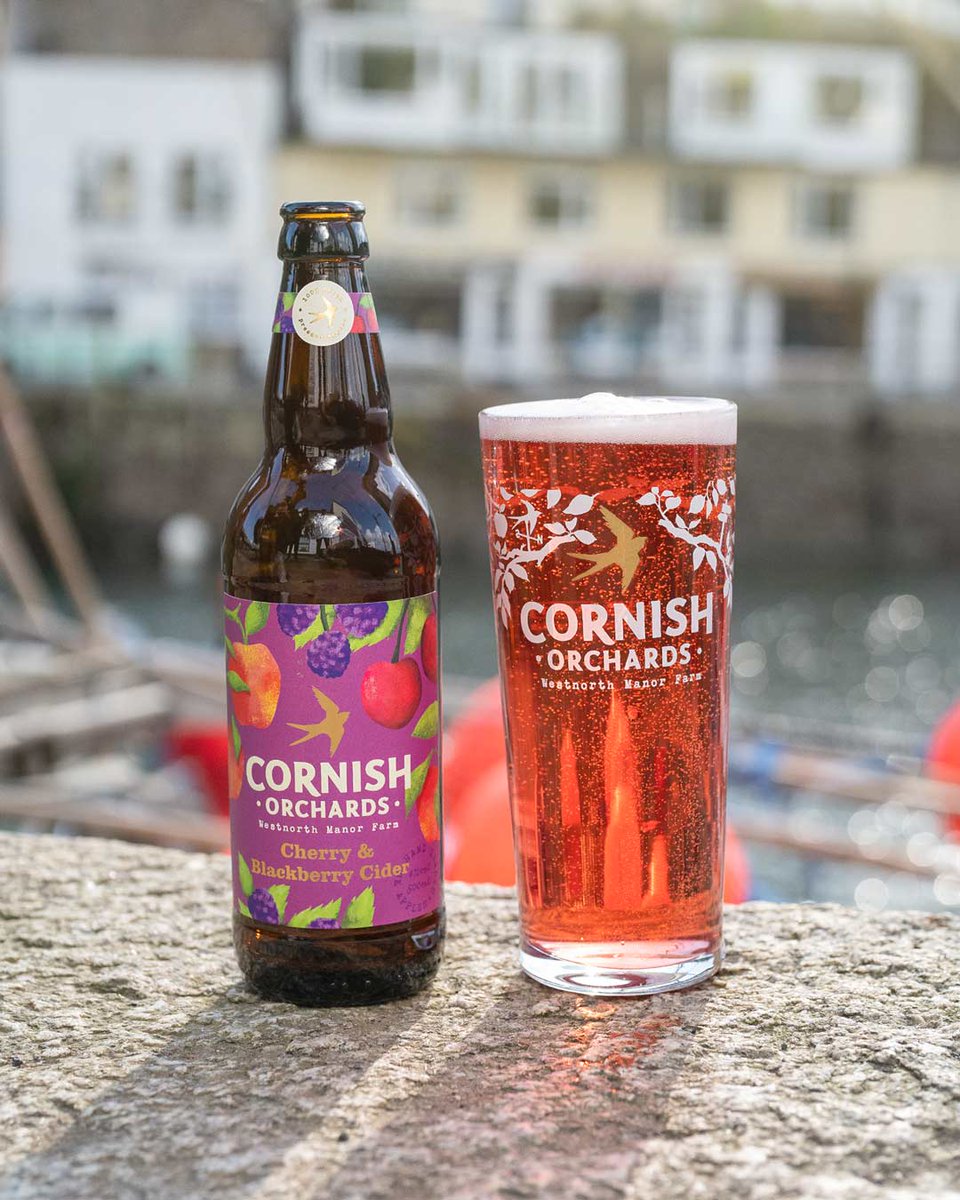 Popping open a cold one with the buoys at Looe harbour. Happy Friday! 🍻

#locallypressedcider #looe #cornwall #cider #drinkresponsibly