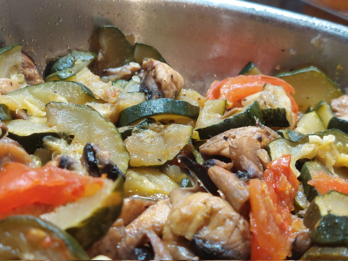 #vegan zucchini+champignons+tomatoes