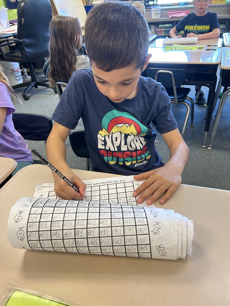 📝 First-graders in Mrs. Huggins’ class at #marsarea Primary Center made number scrolls to build numeracy skills, such as seeing patterns in numbers,recognizing place value,and learning how to write large numbers. 👏 #marsproud