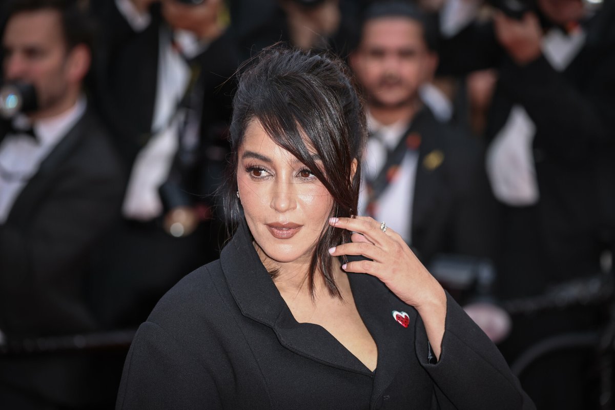 Au Festival de Cannes, Leïla Bekhti affiche son soutien aux Palestiniens

L’actrice, toute de noir vêtue, a arboré un badge en forme de cœur et aux couleurs de la pastèque, symbole de la résistance palestinienne

➡️ l.leparisien.fr/6ZZk